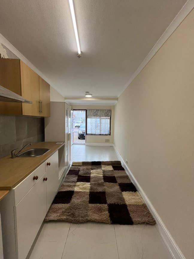 Modern Self-Contained Studio Main Photo