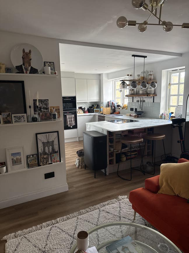 Secure free onsite parking & double room Main Photo