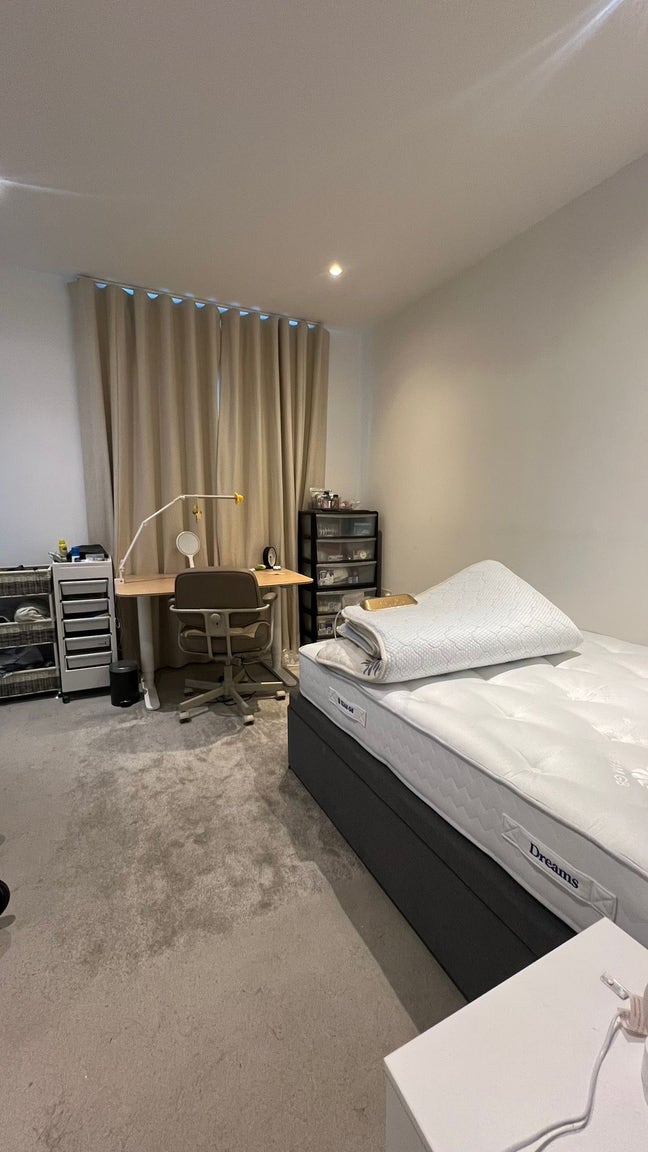Large en-suite room near Liverpool St (female) Main Photo