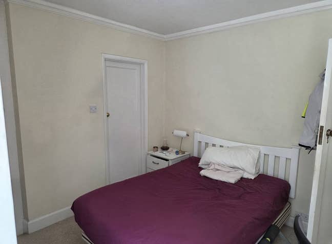 Room with bathroom for rent - Ealing Broadway Main Photo
