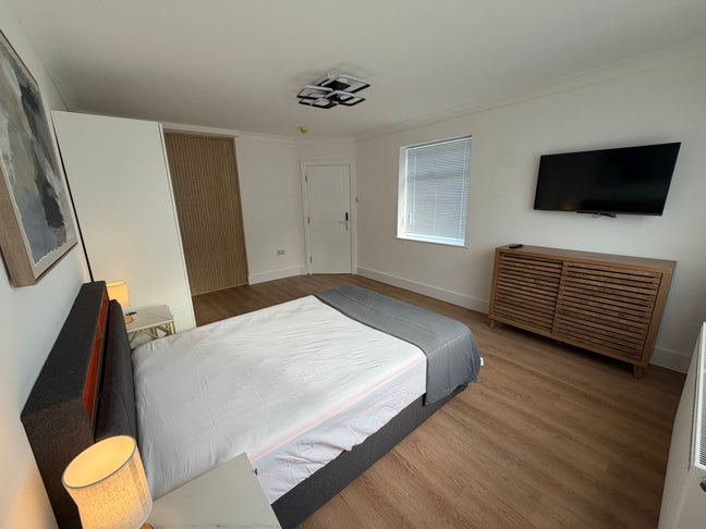     Beautiful Double Room in a Newly Renovated Hom Main Photo