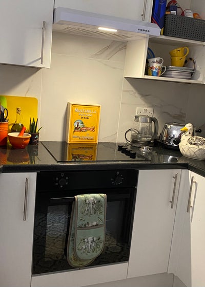 Female preferred- Single furnished room available  Main Photo