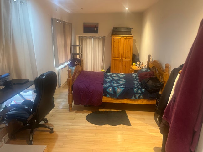 Friendly houseshare for grads & students Main Photo