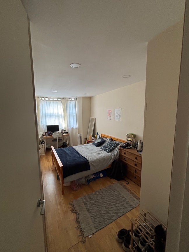 Spacious Double Room Available - Colliers Wood  Main Photo