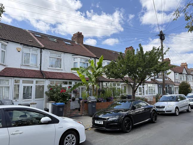 Whole 4 bed terraced house in CR7 Main Photo