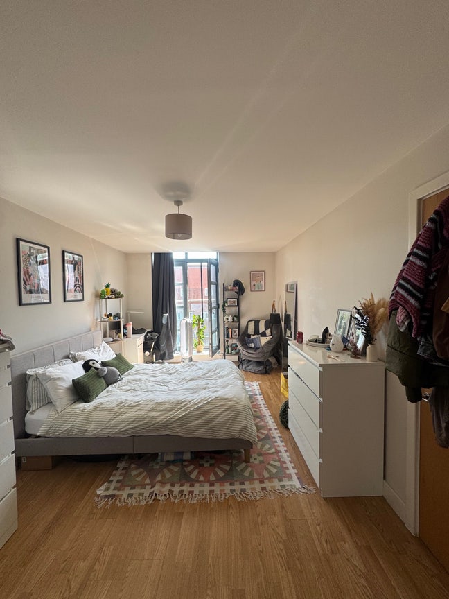 En-suite double room available in Clapham Common Main Photo