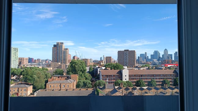1 double available in 2 bed flat Main Photo