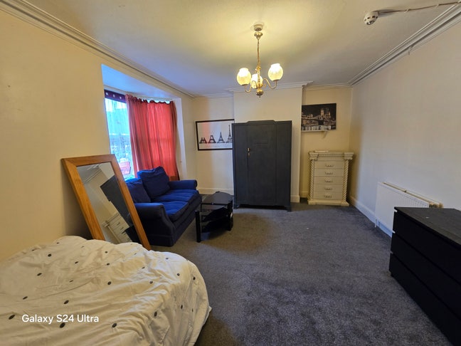 Fully furnished rooms medium to large Main Photo