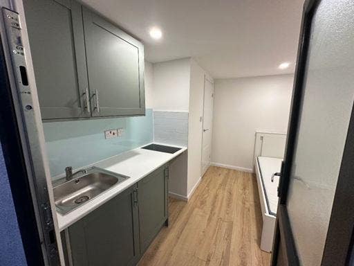 Studio Flat, Burnt Oak, Egware HA8   Main Photo
