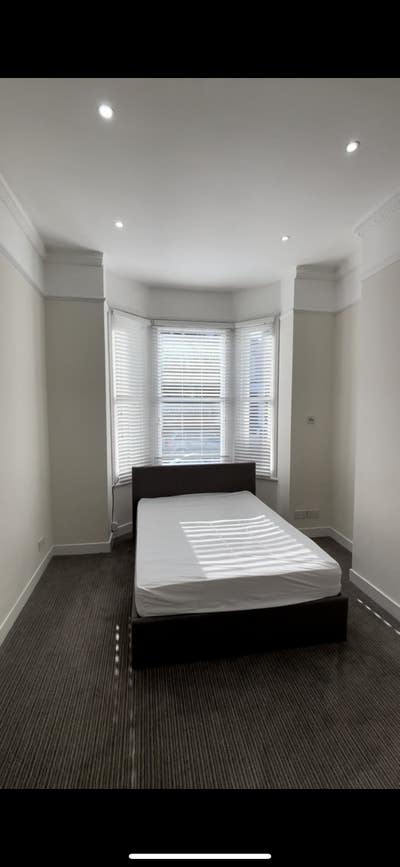 Larg double room in renovated modern house Main Photo