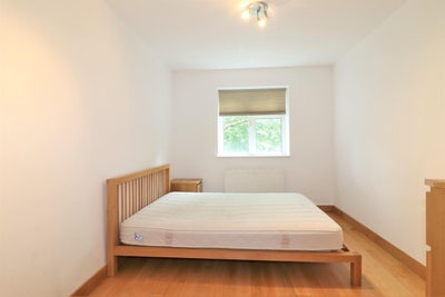 1 room available in camden flat Main Photo