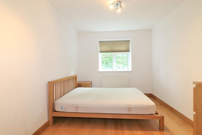 1 room available in camden flat Main Photo