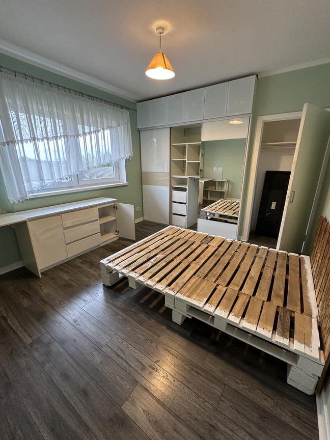 Spacious room for rent  Main Photo
