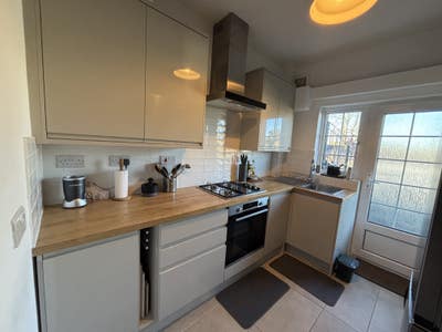 Bright and spacious 2-bedroom apartment  Main Photo