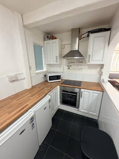 3 bedrooms semi detached house close to City Centr Main Photo