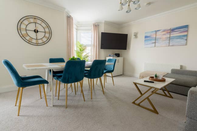 King Rooms | West Cliff | Bills In | 6 months Main Photo