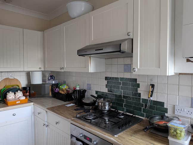 Single room available in Heyward Heath City Centre Main Photo