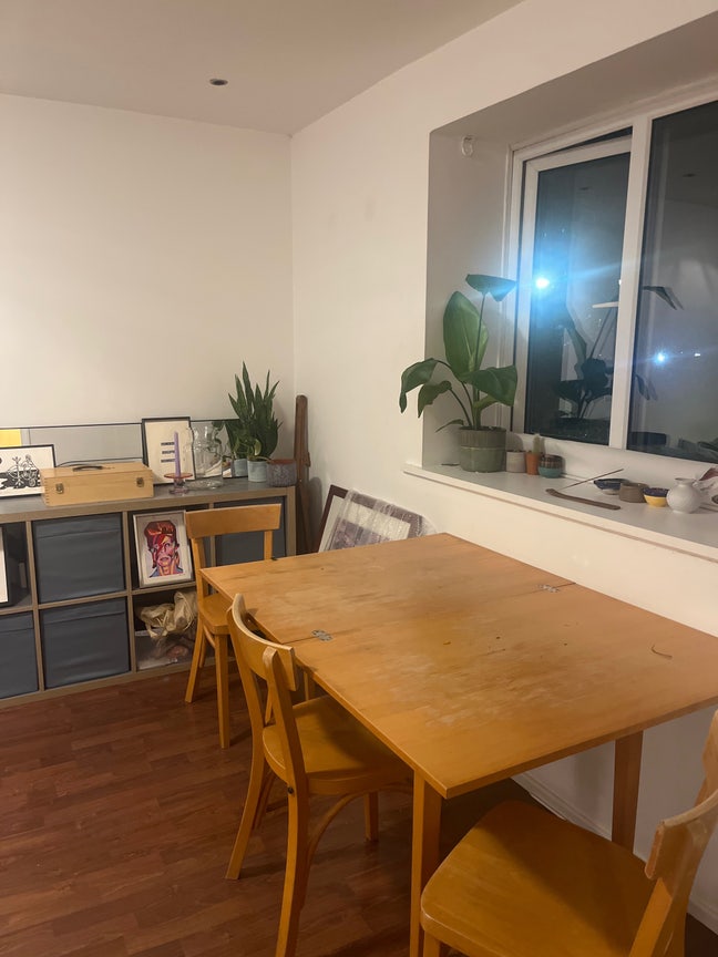 Bright and airy flat in Stratford   Main Photo