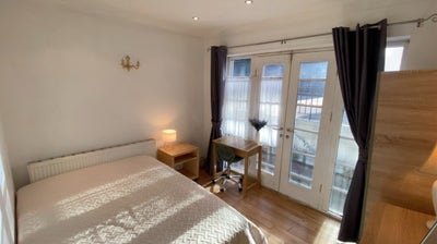 Furnished Double Room with Private Patio in Hoxton Main Photo