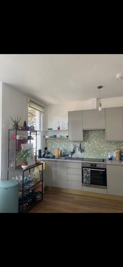 Spacious & bright rooms in house share Main Photo
