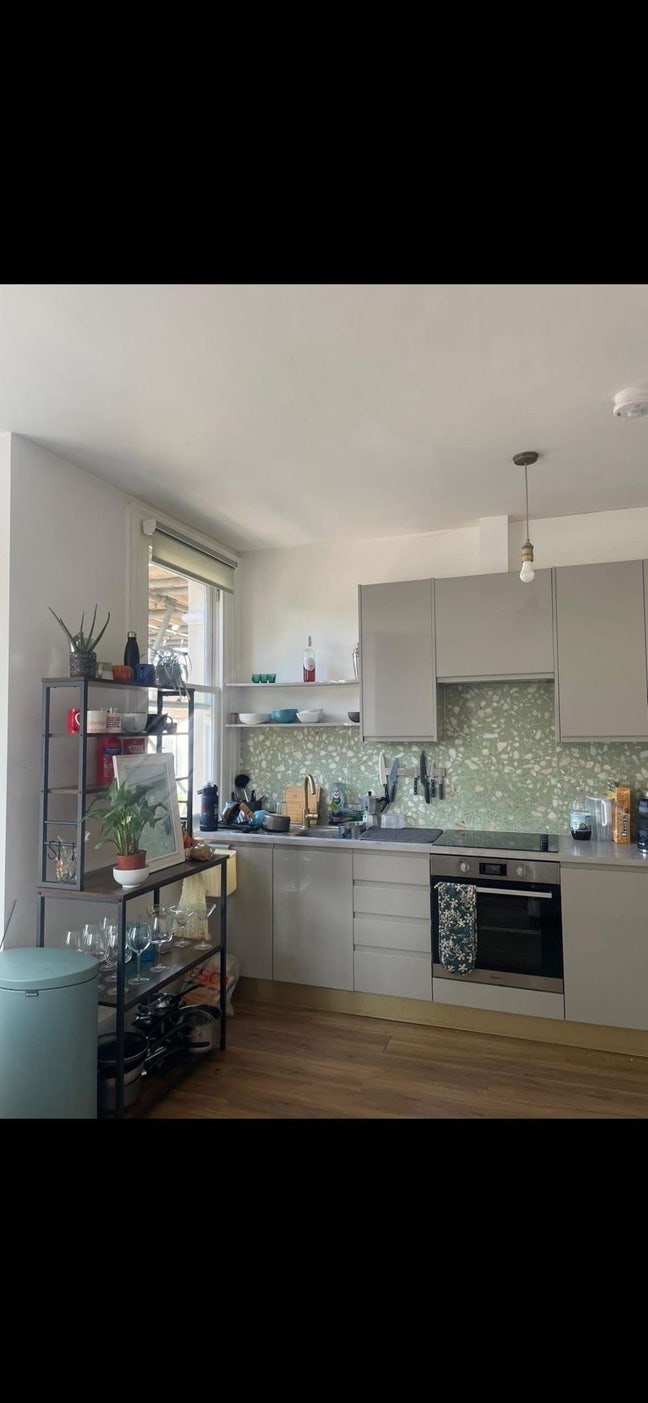 Spacious & bright rooms in house share Main Photo