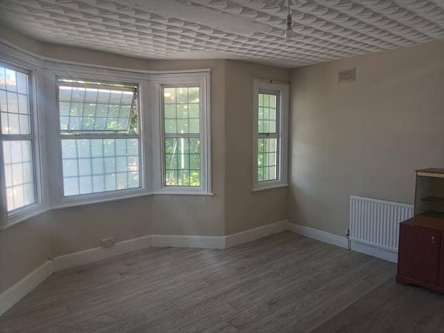 Exclusive Offer, Close to Town Centre, Supermarket Main Photo