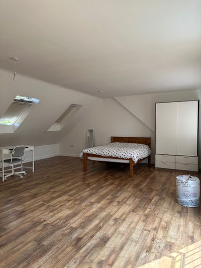 Newly refurbished double rooms available bills inc Main Photo