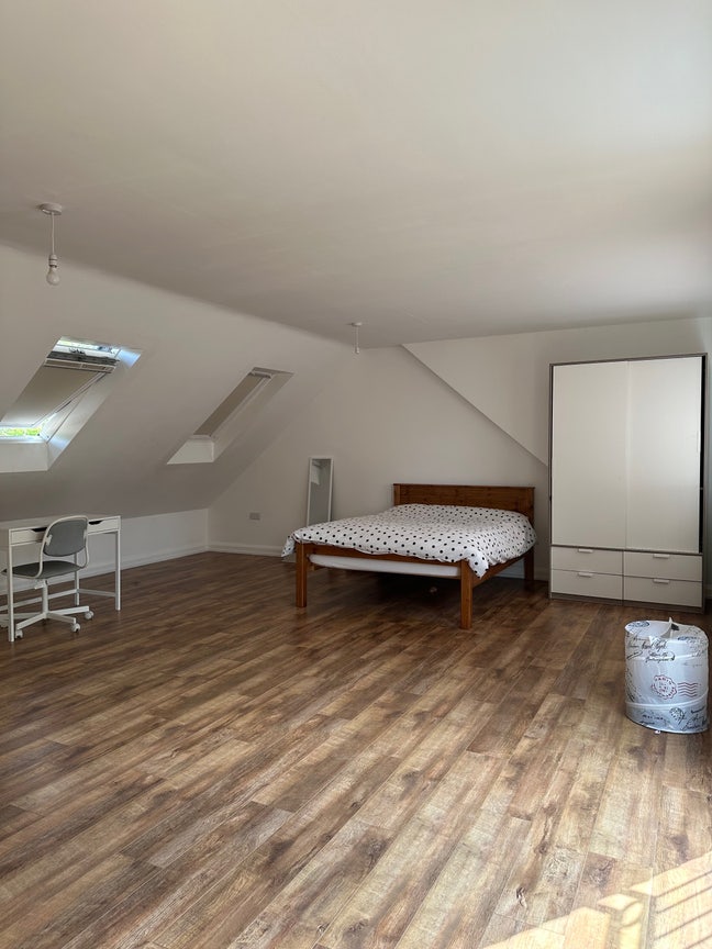 Newly refurbished double rooms available bills inc Main Photo