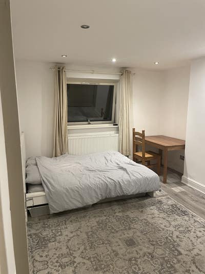 Room in Brook Green to rent for summer Main Photo