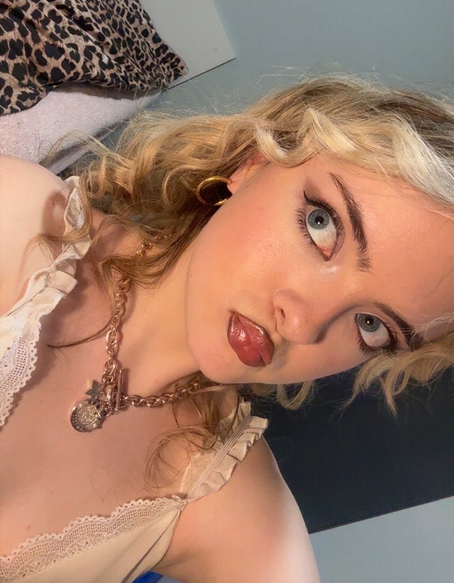 hello!  currently looking for a room that is ... Main Photo
