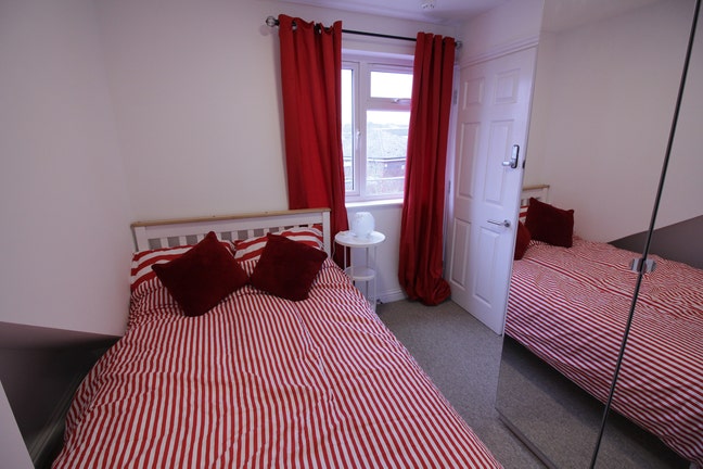 Ensuite double great location &pound;700 PCM Main Photo