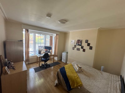 One Exceptionally Large Bedroom To Let - Bills Inc Main Photo