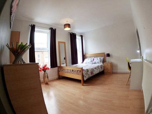 🏡 Spacious Large Double Room | All Bills Included Main Photo