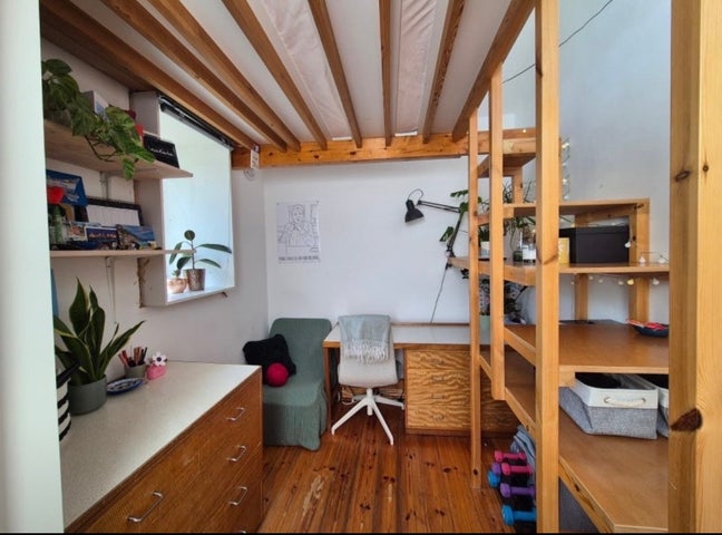 Double Mezzanine Room in Friendly House Share  Main Photo