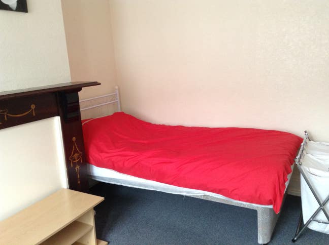  Lovely  Room Sharing with Considerate Female Main Photo