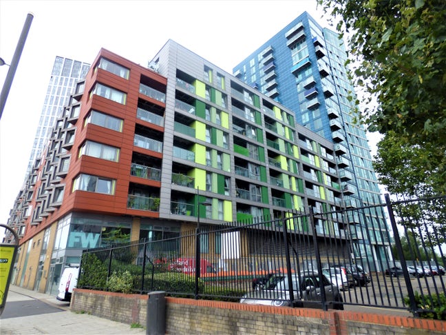 Luxury one bed apartment with Balcony, Stratford  Main Photo