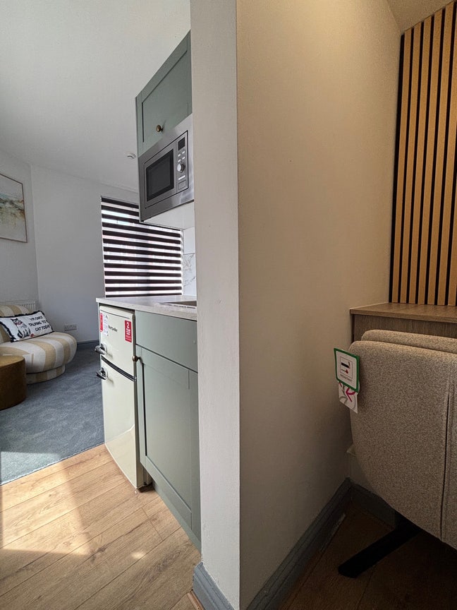 🔥 Avail NOW - En-Suite + kitchenette Room. Main Photo