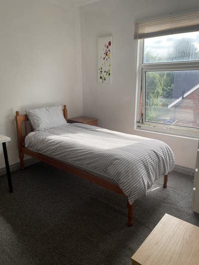 Spacious Double Room Available Main Photo