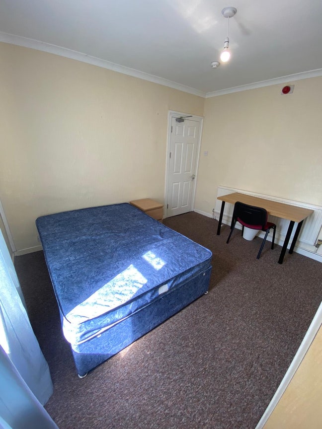 Room for Rent bills included!  Main Photo