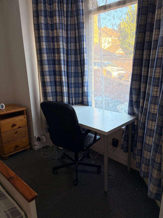 Room to rent Main Photo
