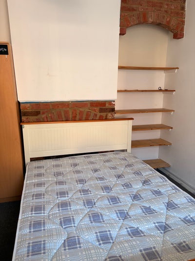 Room to rent Main Photo