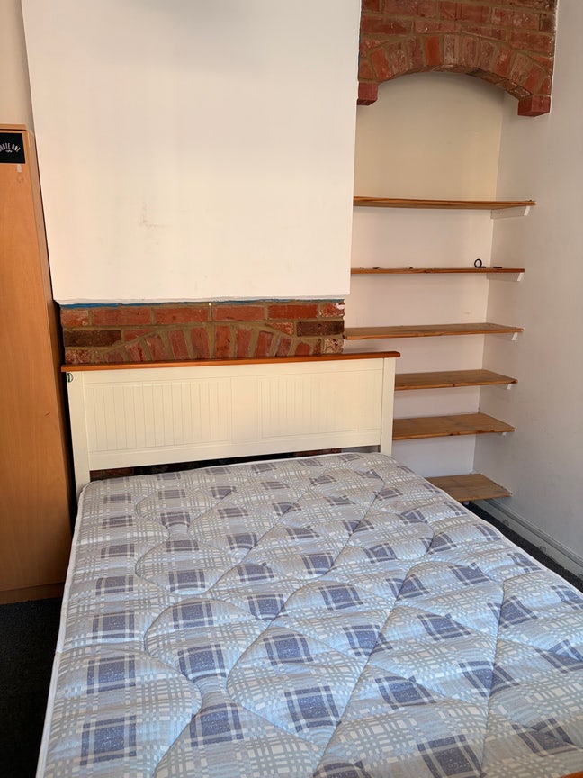 Room to rent Main Photo