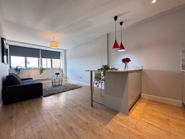 Amazing One Bed Flat Kingsbury NW9 8BB Main Photo