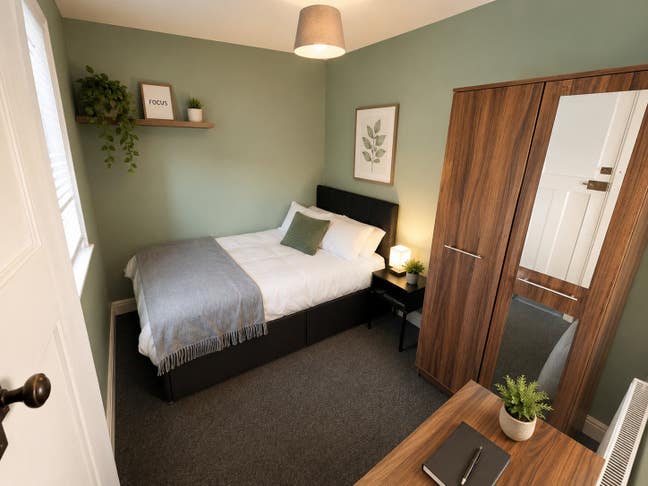 1 Double Bedroom Left—Furnished & Bills Included  Main Photo
