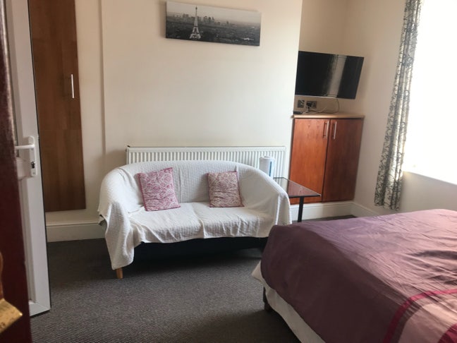 Professional House Share  Main Photo