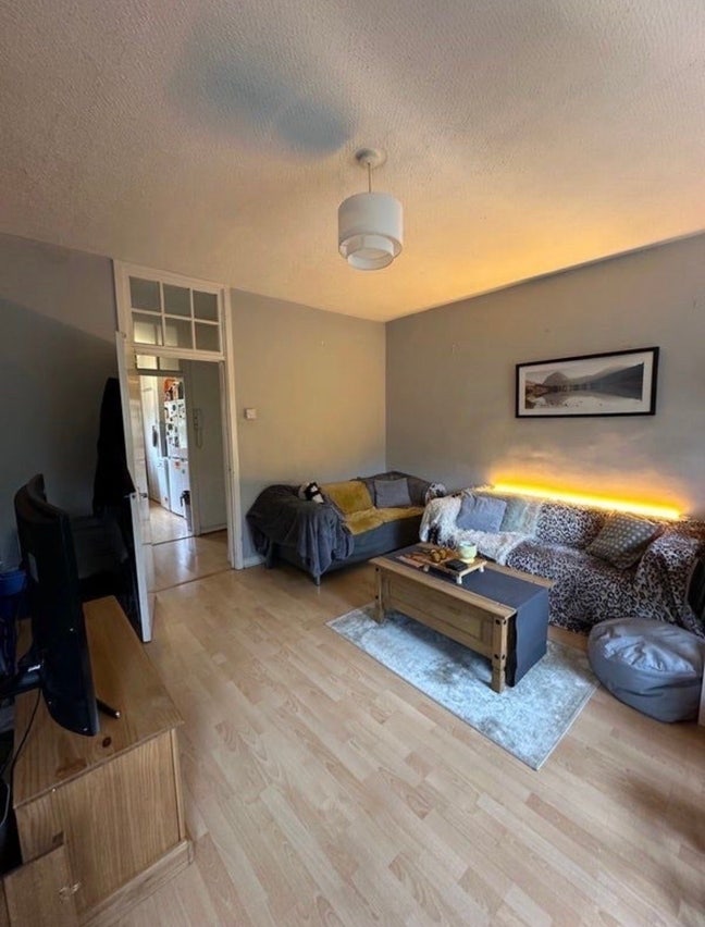 Small cosy double room in Clapham South.  Main Photo