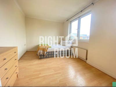 4 Comfy Rooms - Close to DLR - Amazing Area Main Photo
