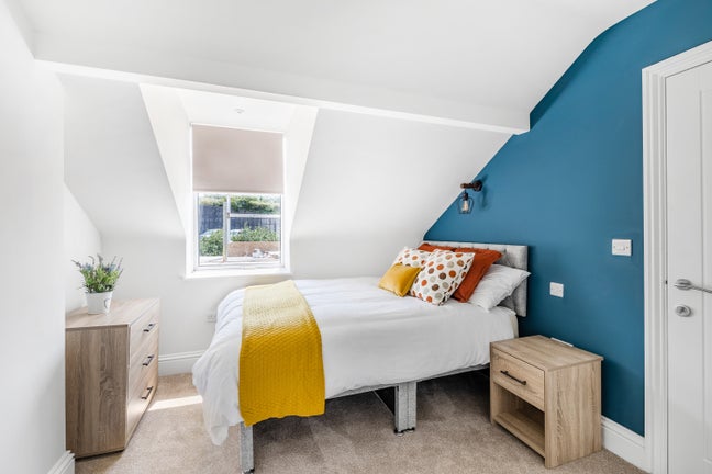 Gorgeous Room - 5 Minutes from the Dockyard! Main Photo