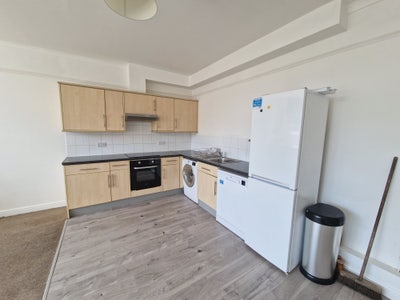 Looking for a flatmate to move into 2 bed flat! Main Photo