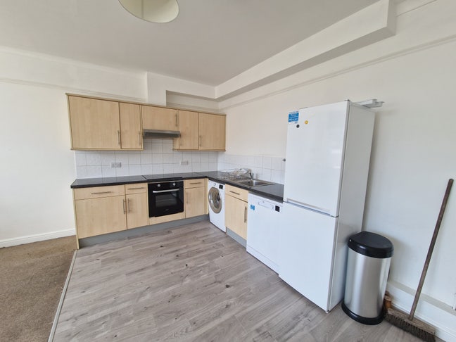 Looking for a flatmate to move into 2 bed flat! Main Photo